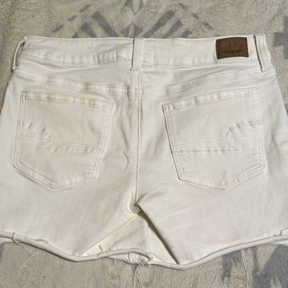 American Eagle Outfitters White frayed hem Jean Shorts size 8